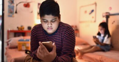 മൊബൈൽ ഉപയോഗം. കർശന നിയന്ത്രണങ്ങളുമായി&nbsp;&nbsp;&nbsp; യൂ കെ