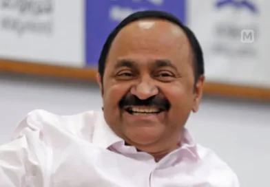 പുതിയ ക്യാപ്റ്റൻ വി.ഡി.സതീശൻ.