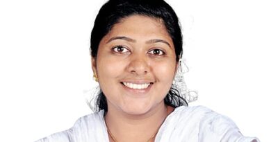 വിദ്യ ബാലകൃഷ്ണൻ എംഎൽഎയ്ക്ക് മന്ത്രിപദവി. പണം തട്ടാൻ നീക്കം നടത്തിയ 2 പേർ പിടിയിൽ