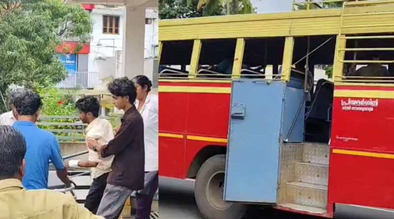 വിദ്യാർഥിനി കെഎസ്ആർടിസി ബസിൽ നിന്നും തെറിച്ചുവീണു.